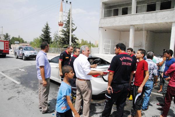 Seyir halinde alev alan otomobil kullanılamaz hale geldi