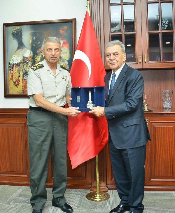 Orgeneral Mendi'den duygusal veda