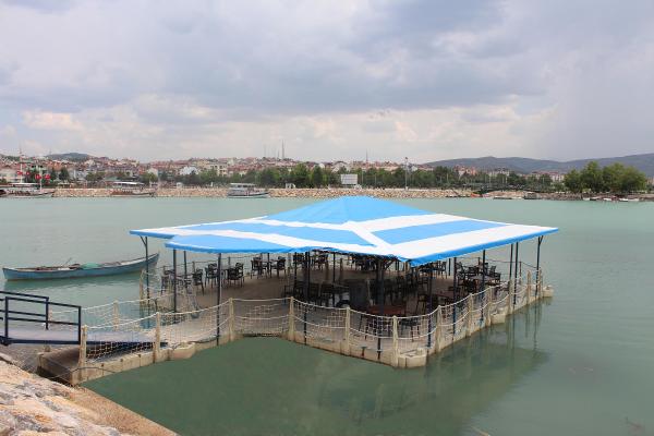 Beyşehir Gölü üzerine belediyeden kafe