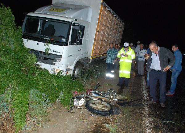 Kamyonla çarpışan motosikletin sürücüsü öldü