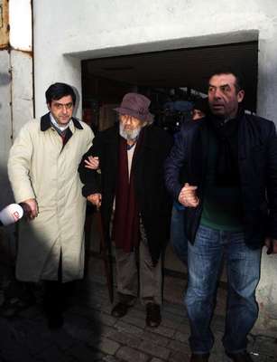 Ara Güler, Yaşar Kemal'i hastanede ziyaret etti
