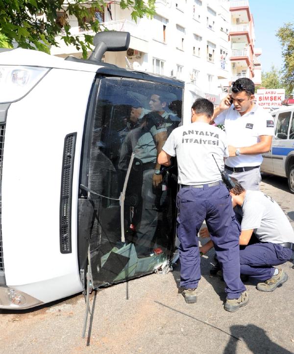 Para nakil aracı takla attı: 2 yaralı