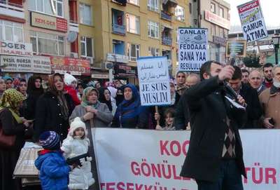 Charlie Hebdo Dergisi ve Cumhuriyet Gazetesi yaktılar