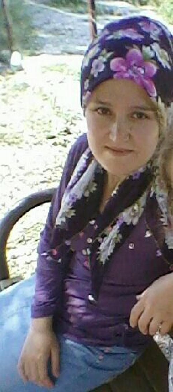 Çocuklarının gözü önünde bıçakladığı eşini otomobilden atıp ölüme terk etti