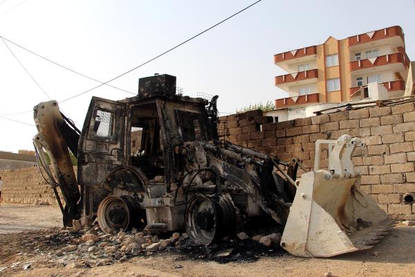 Silopi'de hendek kapatmada çatışma; ölü ve yaralılar var (4)