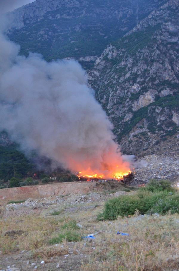 Çöplük yangınına helikopterli müdahale