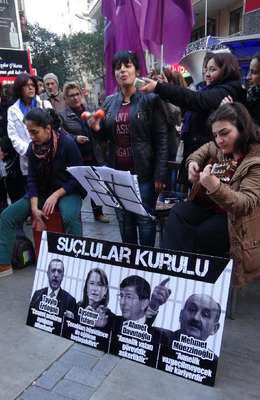 Kadınlardan şarkılı sözlü eylem