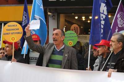 Balıkesir'de memurlar bordro yaktı