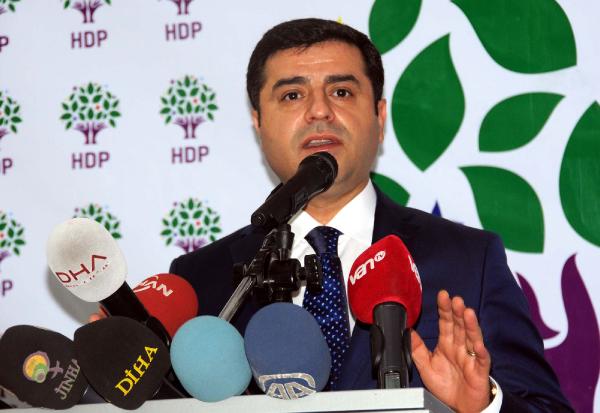Demirtaş: PKK derhal elini tetikten çekmeli, karşılıklı ateşkese uyacağını ilan etmelidir