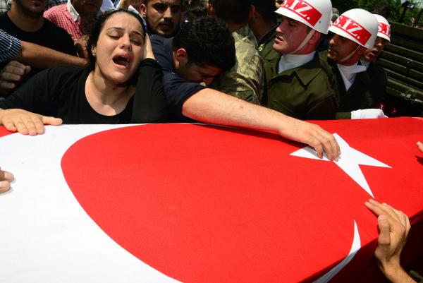 Şehit onbaşı gözyaşlarıya son yolculuğuna uğurlandı