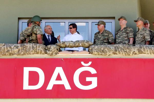 Başbakan Davutoğlu ve Genelkurmay Başkanı Özel, Suriye sınırında (2)