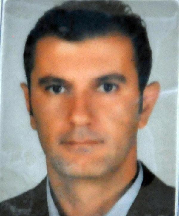 Kamyon şarampole devrildi, sürücü öldü
