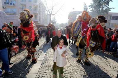 Selçuk'ta Deve Güreşleri Festivali coşkuyla başladı