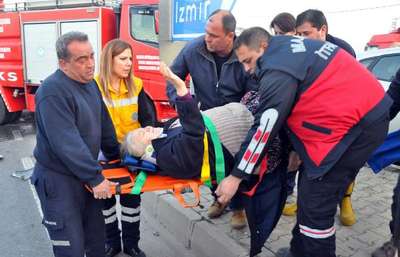 İki otomobil kavşakta çarpıştı: 1 yaralı