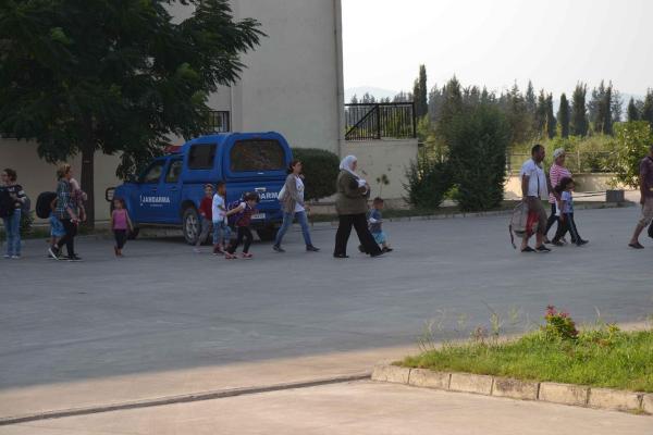 Bindikleri fiber botu batan 45 kaçak son anda kurtarıldı