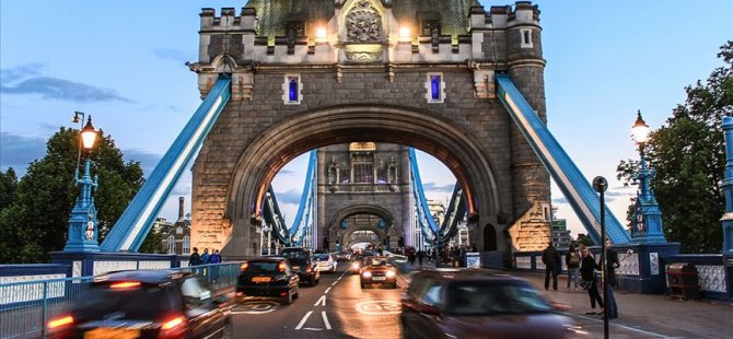 Londra’da motorsikletli hırsızlık