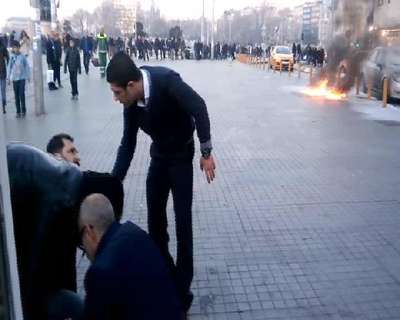 TAKSİM MEYDANI'NDA OTOMOBİL YAKMAYA ÇALIŞTI