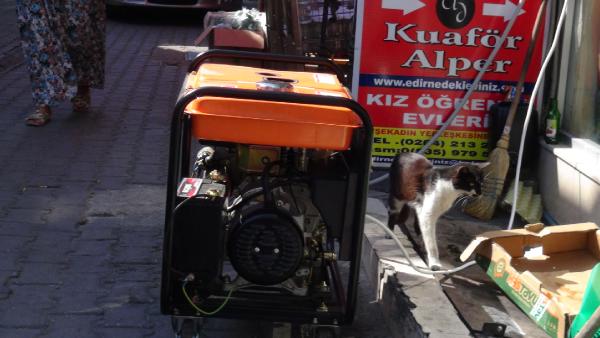 Edirne’de 8 saatlik elektrik kesintisi esnafa kepenk kapattırdı
