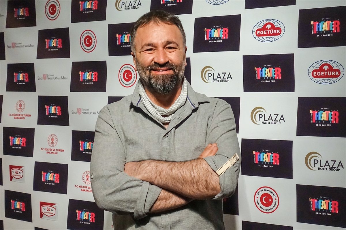'Tiyatro, kömür kırıntıları arasında kalmış tek kristal parçamız'