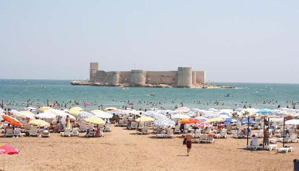 Mersin'de sahiller dolup taştı