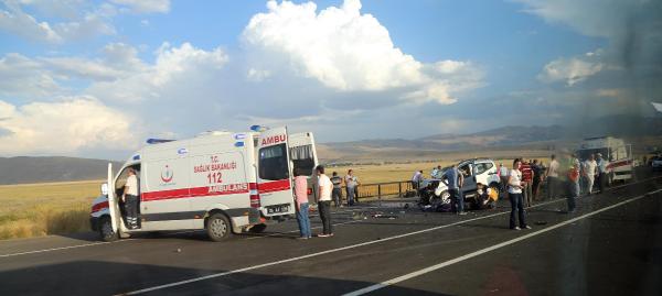 Erzurum'da kaza: 2 ölü 5 yaralı