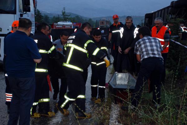 Burdur’da yolcu otobüsü devrildi: 1 ölü, 20 yaralı