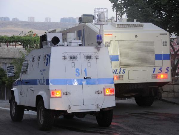 Gaziantep'te izinsiz gösteriye polis müdahalesi
