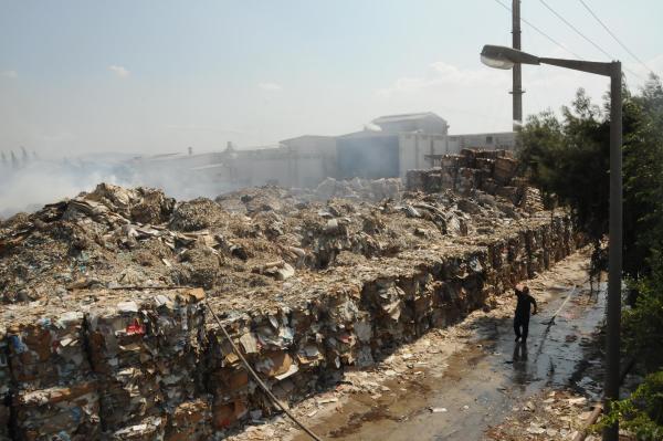 Kahramanmaraş'ta atık kağıt fabrikasında yangın (3)