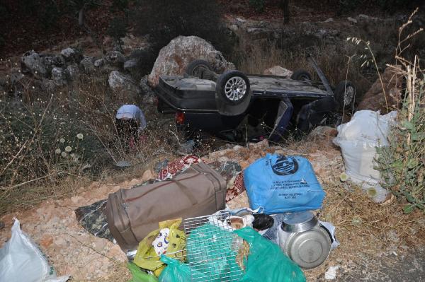 Sürücüsünün atı ezmemek için manevra yaptığı otomobil devrildi: 6 yaralı