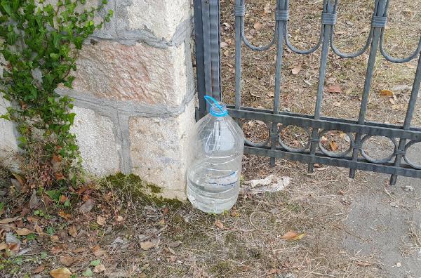Eşini beklerken otomobil çarpan kadın öldü