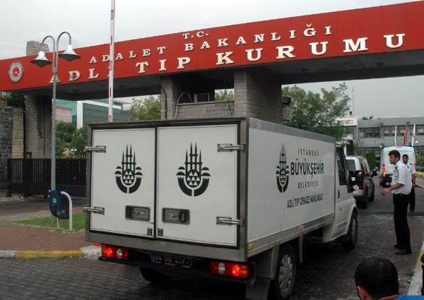 Sultanbeyli’de öldürülen 2 kişinin cenazesi Adli Tıp Kurumu’na getirildi