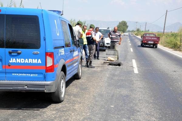 Karayolundaki göçük tehlike yarattı