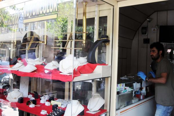Gaziantep’te kuyumcudan 2 kilo altın çalındı