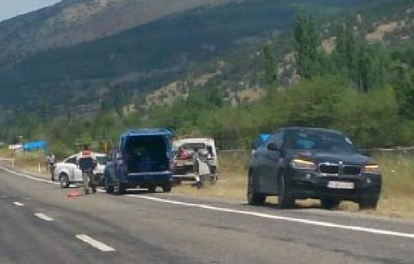 Arı sokması sonucu komaya giren sürücü, karşı şeride geçerek İtalyan turistlerin otomobiline çarptı