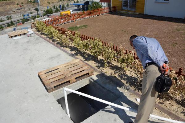 Ev almak istediği sitede kuyuya düşerek yaralandı