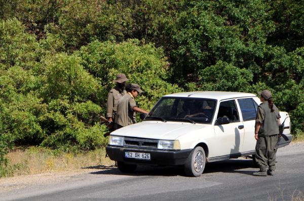 Tunceli'de PKK ve TİKKO, ortak eylemle yol kesti