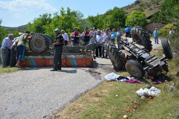 Karabük'te traktör devrildi: 1 ölü, 10 yaralı