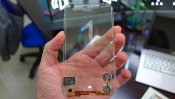 Katlanabilen şeffaf telefon yaptı