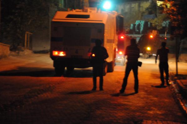 Hakkari'de polis lojmanlarına bombalı saldırı