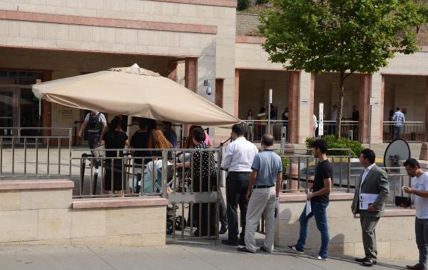 ABD Başkonsolosluğu’na gelenler didik didik aranıyor