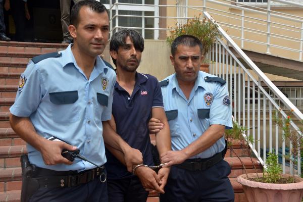 Dolandırıcıya inanıp akrabalarından altın ve para topladı