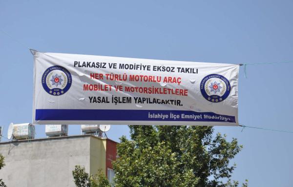 İslahiye'de plakasız motosikletlere el konuldu