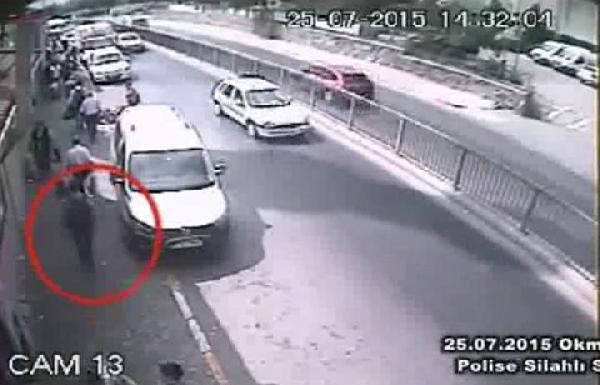 Okmeydanı'ndaki polislere silahlı saldırı güvenlik kamerasında