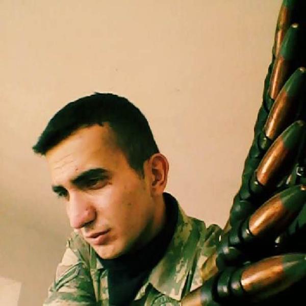 Şehit onbaşı Barış Aybek'in annesi Kürtçe ağıtlar yaktı