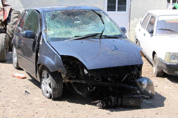 Bergama'da otomobil takla attı: 1 ölü, 2 yaralı