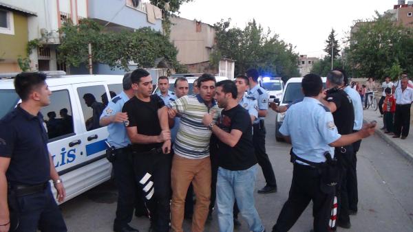 Çocukların tavuk kavgasına aileleri de karıştı: 2 yaralı, 5 gözaltı