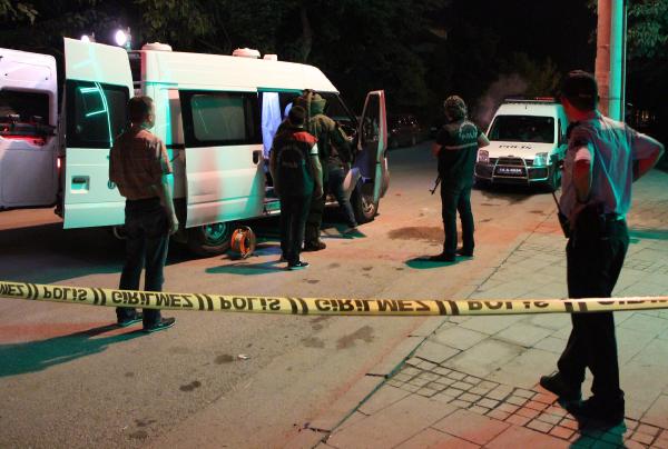 Kaldırıma bırakılan valiz bomba korkusu yaşattı
