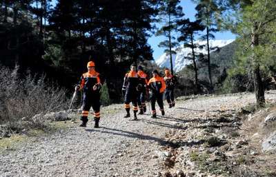 Antalya'da kaybolan 3 yabancı öğrenciyi 70 kişi arıyor