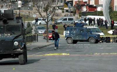 Şüpheli paketten piknik tüpüne bağlanmış bomba düzeneği çıktı