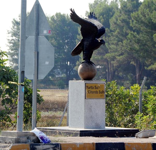 Hava Meydan Komutanlığı önündeki poşet korkuttu
